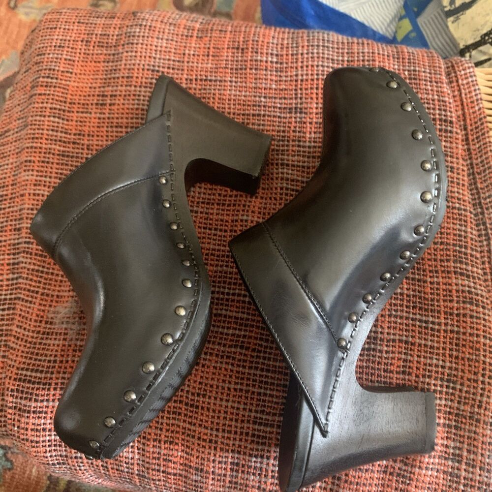 Dansko Rae Clogs Wood Heels Sz 41 Black w/Rivets Studs EUC